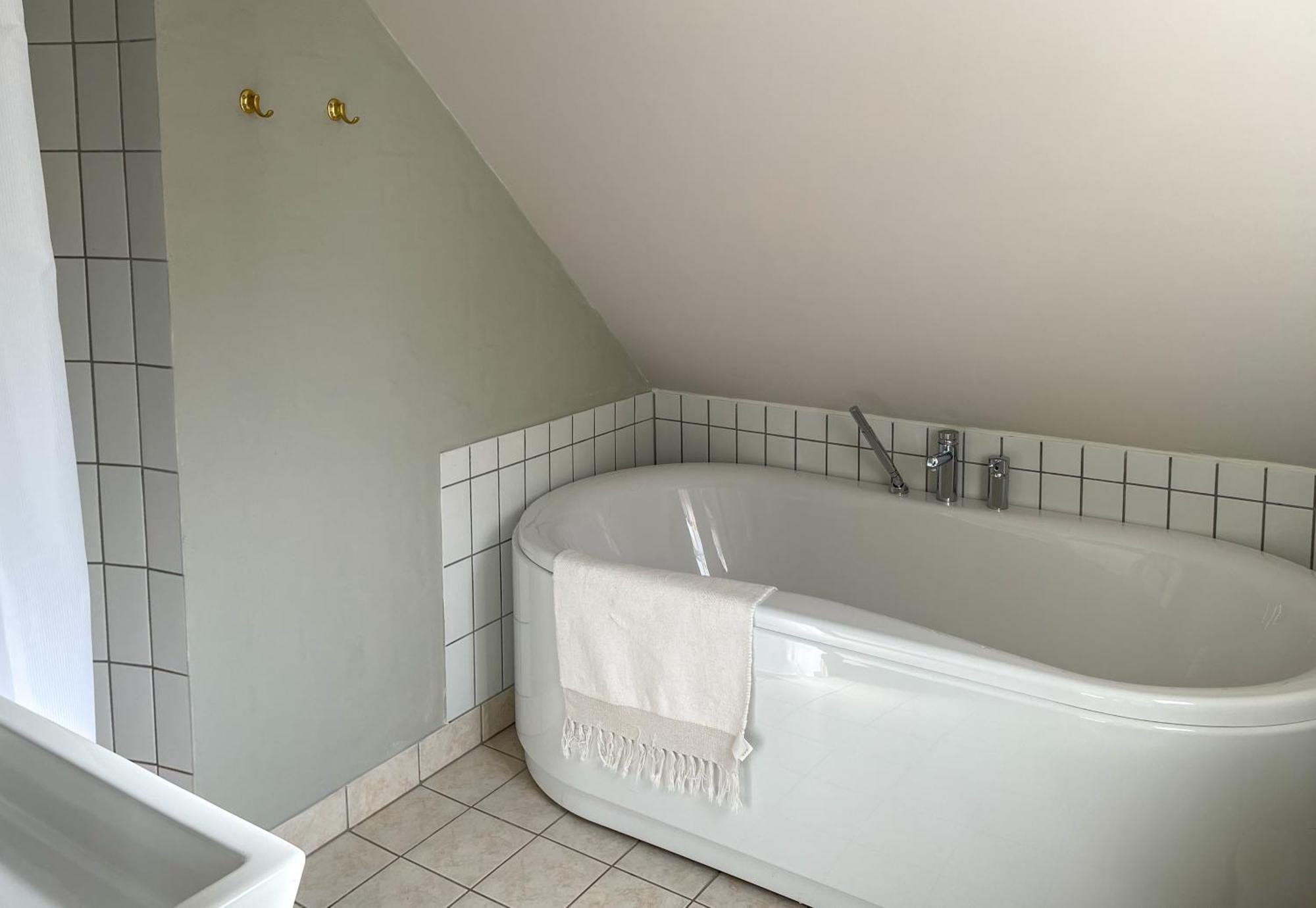 Hotel Strandgaarden Vesterø Havn Kültér fotó