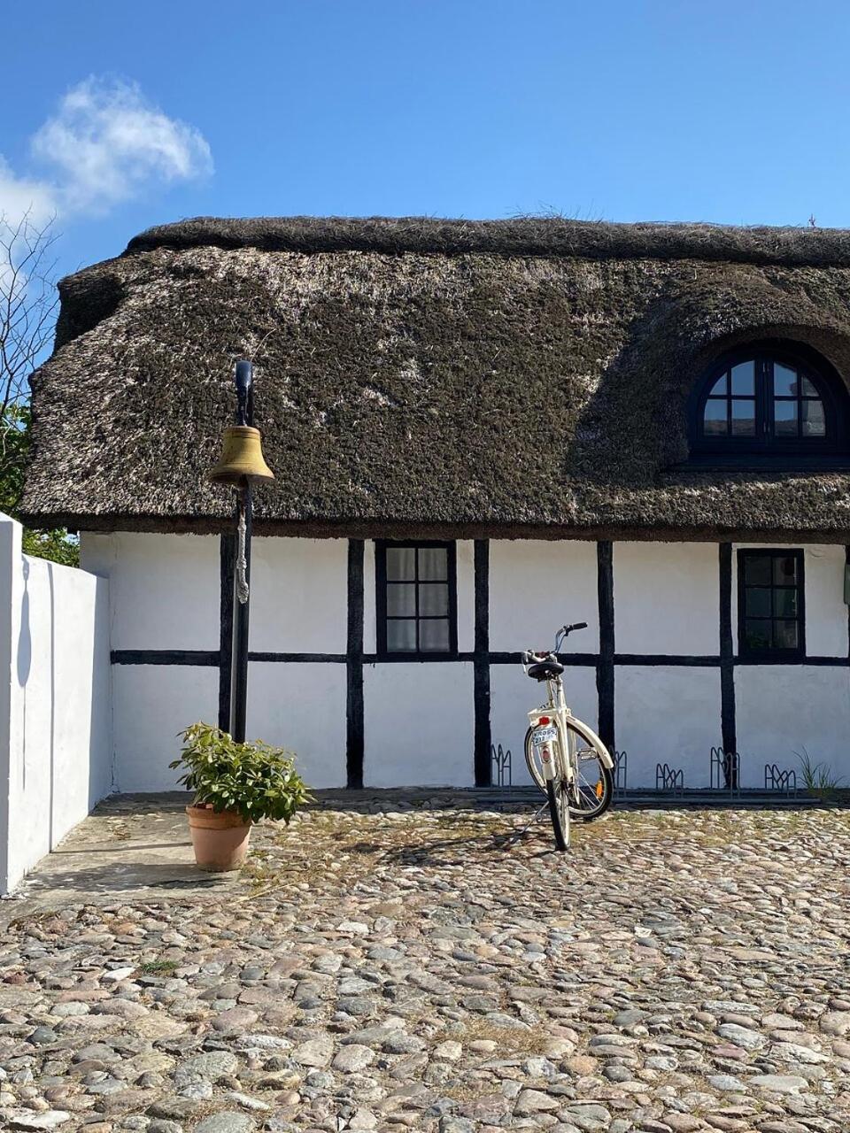 Hotel Strandgaarden Vesterø Havn Kültér fotó