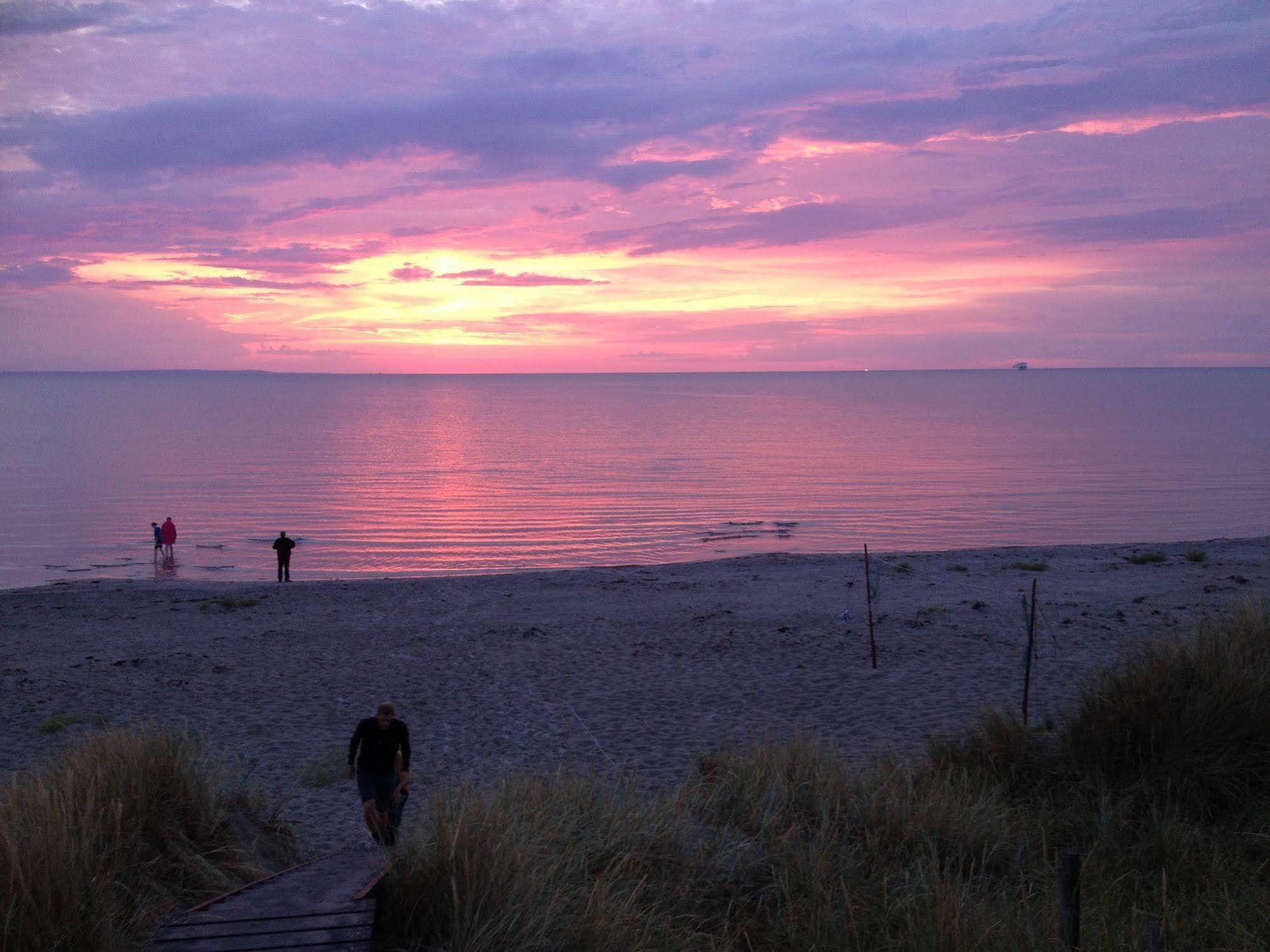 Hotel Strandgaarden Vesterø Havn Kültér fotó
