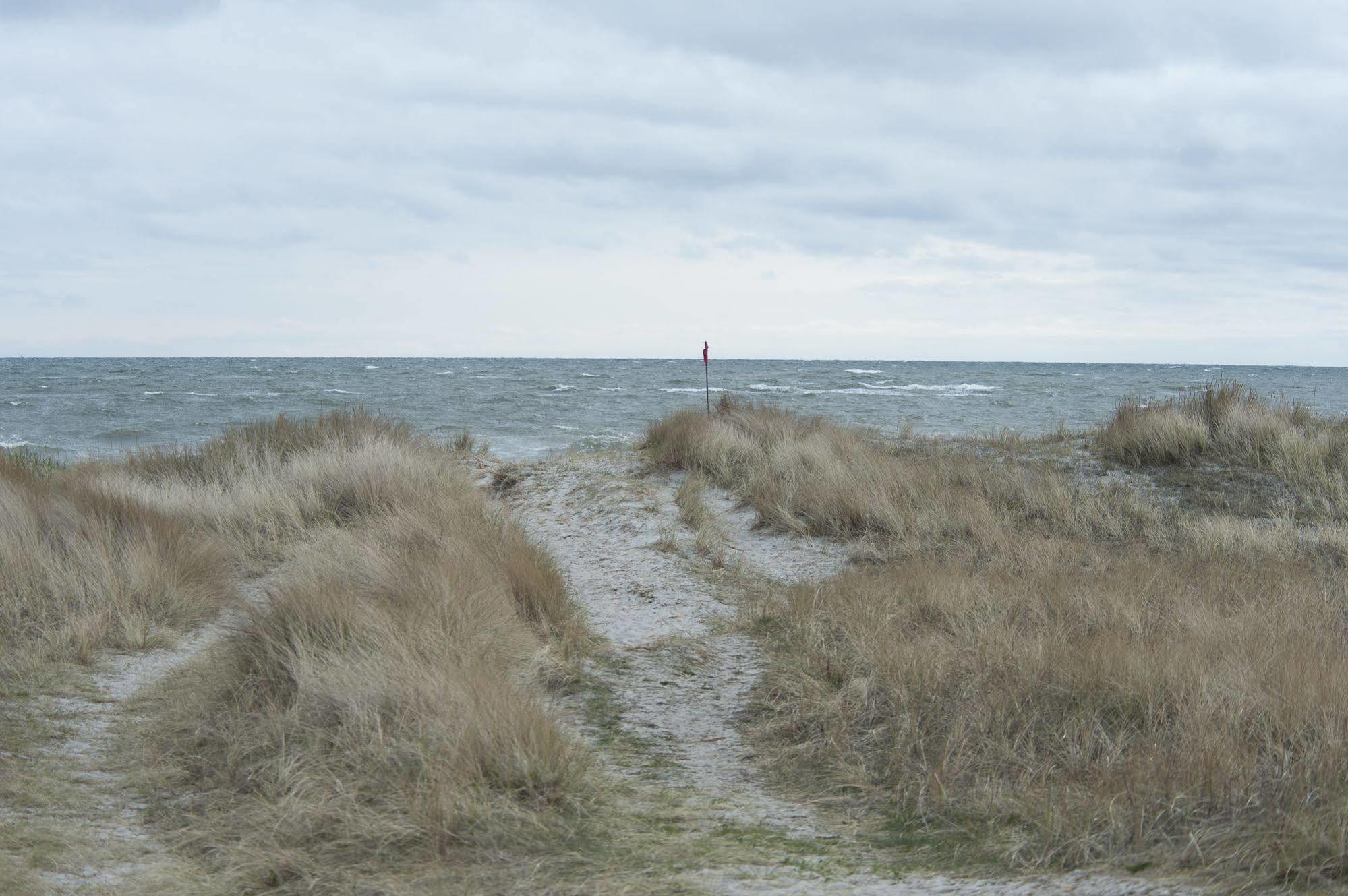 Hotel Strandgaarden Vesterø Havn Kültér fotó
